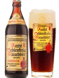 deutsches Bier Aecht Schlenkerla Rauchbier Urbock in der 0,5 l Bierflasche mit vollem Bierglas
