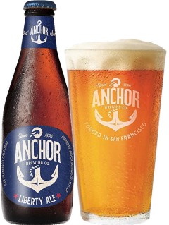 amerikanisches Bier Anchor Liberty Ale in der 0,35 l Bierflasche mit vollem Bierglas