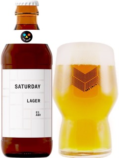 deutsches Bier And Union  Saturday Lager in der 0,33 l Bierflasche mit vollem Bierglas
