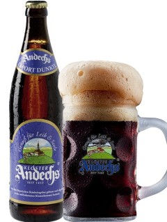 deutsches Bier Andechs Export Dunkel in der 0,5 l Bierflasche mit vollem Bierglas