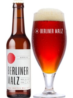 deutsches Bier Berliner Malz in der 0,33 l Bierflasche mit vollem Bierglas