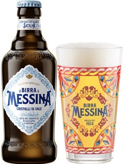 italienisches Bier Birra Messina Crisalli di Sale in der 0,33 l Bierflasche mit vollem Bierglas