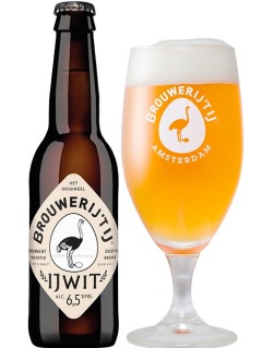 niederländisches Bier Brouwerij'Tij IjWit in der 0,33 l Bierflasche mit vollem Bierglas