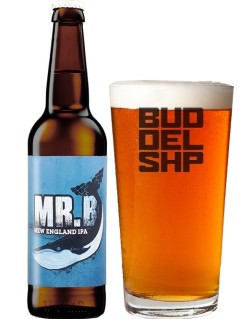 deutsches Bier Buddelship Mr B New England IPA 0,33 l Bierflasche mit vollem Bierglas