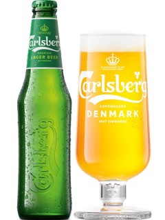 dänisches Bier Carlsberg in der 33 cl Bierflasche mit vollem Bierglas