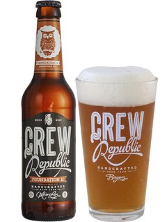 deutsches Craft Beer Crew Republic Foundation 11 in der 0,33 l Bierflasche mit vollem Bierglas