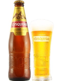peruanisches Bier Cusquena Golden Lager in der 0,33 l Bierflasche mit vollem Bierglas