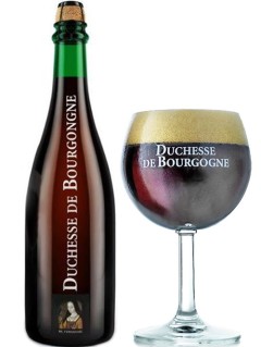 belgisches Bier Duchesse de Bourgogne in der 75 cl Bierflasche mit vollem Bierglas