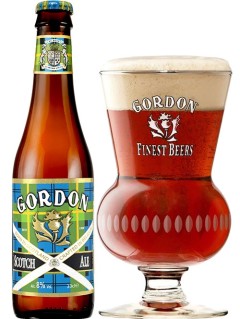 belgisches Bier Gordon Scotch Ale in der 0,33 l Bierflasche mit vollem Bierglas