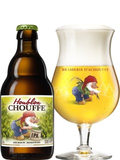 belgisches Bier Houblon Chouffe in der 33 cl Bierflasche mit vollem Bierglas