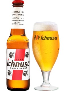italienisches Bier aus Sardinien Ichnusa Anima Sarda in der 0,33 l Bierflasche mit vollem Bierglas