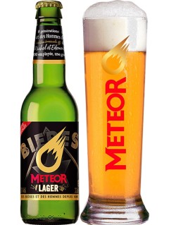 ranzösisches Bier Meteor Lager in der 33 cl Bierflasche mit vollem Bierglas