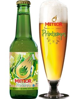 französisches Bier Meteor Printemps in der 33 cl Bierflasche mit vollem Bierglas