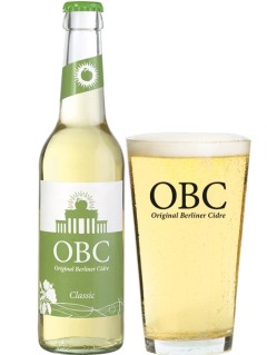 deutscher Cidre OBC Original Berliner Cidre Classic in der 33 cl Flasche mit gefülltem Glas