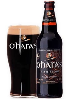 irisches Bier O'Haras Irish Stout in der 33cl Bierflasche mit gefülltem Bierglas