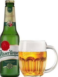tschechisches Bier Pilsner Urquell in der 0,33 l Bierflasche mit vollem Bierglas