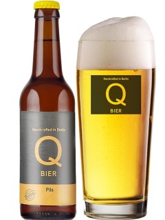 deutsches Bier Q-Bier koscheres Pils in der 0,33 l Bierflasche mit vollem Bierglas