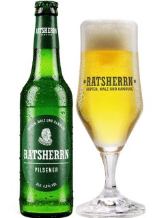 deutsches Bier Ratsherrn Pilsener in der 0,33 l Bierflasche mit vollem Bierglas