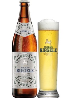deutsches Bier Brauhaus Riegele Herrenpils in der 0,5 l Bierflasche mit vollem Glas