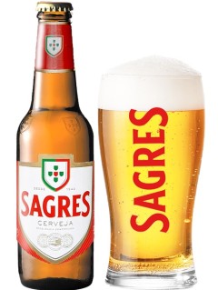 portugiesisches Bier Sagres Cerveja in der 0,33 l Bierflasche mit vollem Bierglas