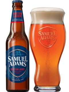 amerikanisches Bier Samuel Adams Boston Lager in der 0,35 l Bierflasche mit vollem Bierglas