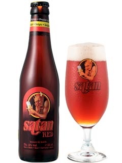 belgisches Bier Satan Red in der 33cl Bierflasche mit gefülltem Bierglas