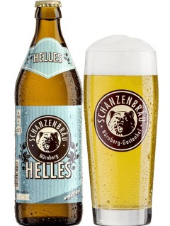 deutsches Bier Schanzenbraeu Helles in der 0,5 l Bierflasche mit vollem Bierglas