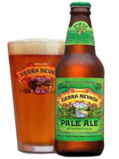 amerikanisches Bier Sierra Nevada Pale Ale in der 35 cl Bierflasche mit vollem Bierglas