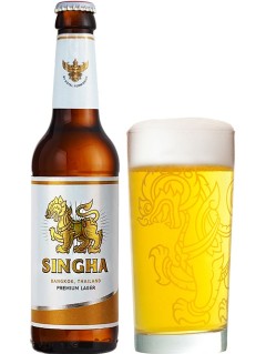thailändische Bier Singha in der 0,33 l Bierflasche mit vollem Glas