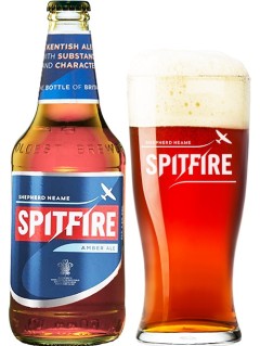 englisches Bier Spitfire Kentish Ale in der 5,0 l Bierflasche mit vollem Bierglas