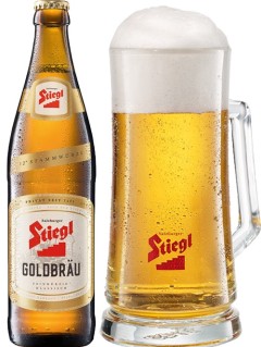 österreichisches Bier Stiegl Goldbräu in der 0,5 l Bierflasche mit vollem Bierglas