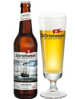 deutsches Bier Störtebeker Frei-Bier in der 0,5 l Bierflasche mit vollem Bierglas