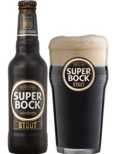 portugiesisches Bier Super Bock Stout in der 0,33 l Bierflasche mit vollem Bierglas